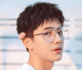 眾男神戴眼鏡 肖戰(zhàn)變化大，他卻讓網友直呼'心動的感覺'